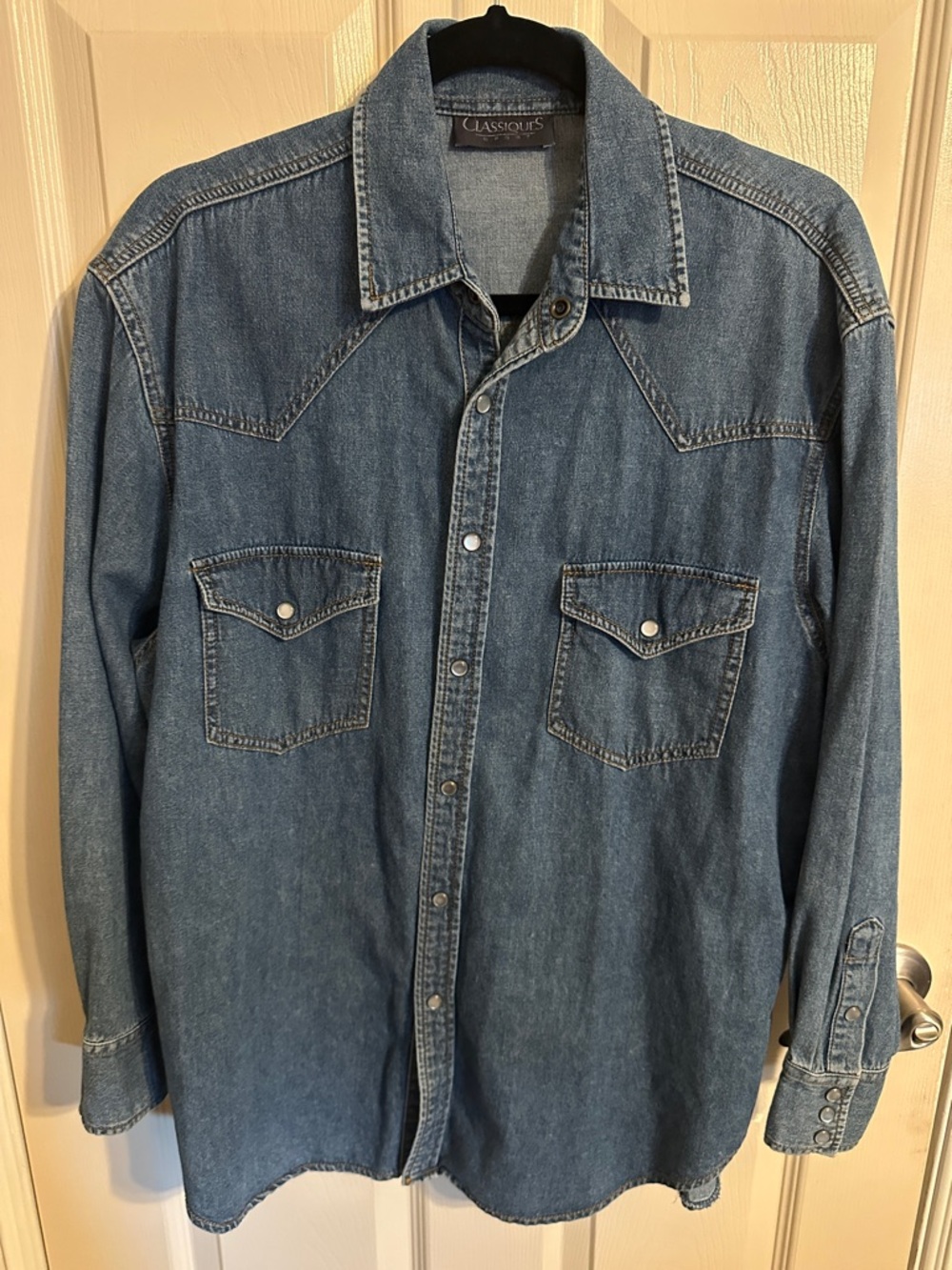 Classiques Sport Women’s Vintage Denim Button-Up Shirt, Medium Blue Wash, Sz M